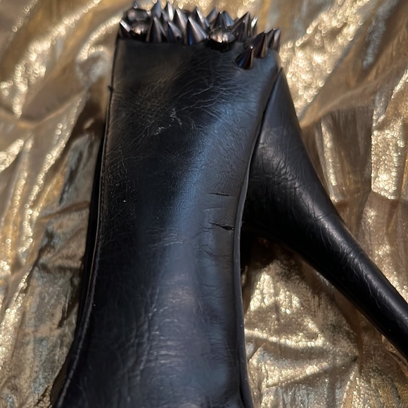 size 9 pewter/silver cones & clear stones on back 5 in heels.New tried on only - Picture 10 of 14